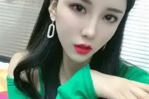 电影《镖人：风起大漠》官方发布花絮：于适拍摄口误把长安说成长沙；吴京调侃：你要去长沙吃小龙虾